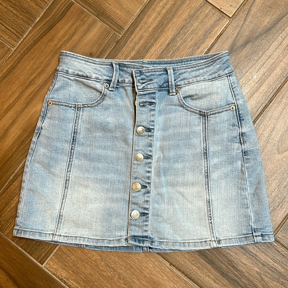 💜💜 3/$20 American Eagle Outfitters Denim Skirt, size 2